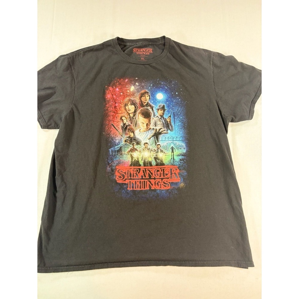 Stranger Things Netflix Official Graphic T-Shirt Black XL Season 1 Cast Crewneck